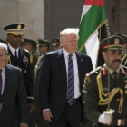 El presidente palestino Mahmud Abas y su homologo estadounidense Donald Trump en Belén.-EFE / FADI AROURI