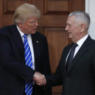 Trump y el general Mattis.-CAROLYN KASTER / AP