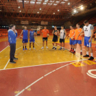 José Luis Cubillo charla con sus jugadores, ayer, en El Plantío.-ISRAEL L. MURILLO