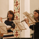 Dos alumnas de la Escuela.-RAÚL G. OCHOA