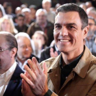 Pedro Sánchez en el acto del PSOE en Zaragoza, junto a Javier Lambán.-EFE / JAVIER CEBOLLADA