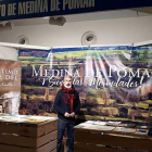 Carlos Pozo en el stand que ocupó la comarca medinesa en la feria pamplonica de Navatur la pasada semana.-ECB