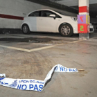 Lugar del aparcamiento comunitario en el que se produjo la agresion mortal, junto al coche de la víctima.-ISRAEL L. MURILLO