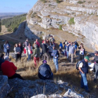 Los participantes de las jornadas de patrimonio geológico visitaron Basconcillos del Tozo.-ECB