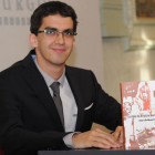 Alberto de Miguel presentó su libro en la Sala Polisón del Teatro Principal.-ISRAEL L. MURILLO