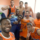Los jugadores del UBU Tizona celebran la victoria lograda ayer en  tierras sevillanas.-TWITTER / @CBT_AUTOCID