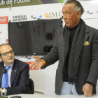 Nacho Lewin, de 15TV Fútbol de Bronce, toma la palabra en presencia de Juan Carlos Barriocanal.-ISRAEL L. MURILLO