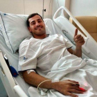 Iker Casillas en el hospital de Oporto en el que se recupera del infarto que sufrió.-TWITTER IKER CASILLAS