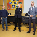 De izquierda a derecha, Lorenzana, Ruiz-Falcó y José Miguel García Pérez, vicerrector de Investigación.-