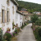 Calles con tradicionales casas en piedra.-ECB