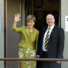 Sturgeon, tras depositar su voto en Glasgow.-Foto: AFP / ANDY BUCHANAN
