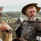 Jonathan Pryce se sometió cada día de los 40 de rodaje a la colocación de la prótesis aplaudida tanto por el actor como por el director de la película.-