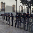Policías impiden el acceso al Parlamento de Venezuela.-EP