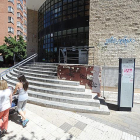 La mejora de la accesibilidad en la biblioteca Gonzalo de Berceo de Gamonal es una de las inversiones sostenibles.-ISRAEL L. MURILLO