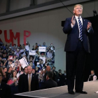 Trump en su último acto electoral en Michigan.-AFP / CHIP SOMODEVILLA