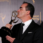 El compositor Victor Reyes, con el Emmy a la mejor banda sonora original, 'El infiltrado'.-Richard Shotwell