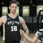 Pau Gasol, en el primer día de la pretemporada con los Spurs.-DARREN ABATE (EFE)