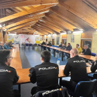 Imagen de la reunión que ha tenido la Policía Nacional con los representantes de la comunidad gitana en Aranda