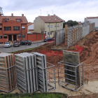 Vista general de las obras de la pasarela del barrio de El Crucero.-ISRAEL L. MURILLO
