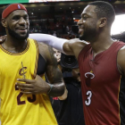 Dwyane Wade, al lado de su amigo Lebron James, en una imagen de archivo-LYNNE SLADKY (AP)