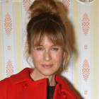 Renée Zellweger asistió al desfile de Miu Miu de la París Fashion Week, en marzo del 2015.-