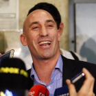 Luis Rubiales atiende a los periodistas tras la convocatoria de huelga en mayo del 2015.-JUAN MANUEL PRATS