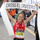 Clara Simal celebra una de sus victorias en El Crucero.-SANTI OTERO