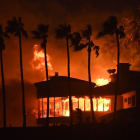 Casa ardiendo en Malibú-ROBYN BECK (AFP)