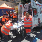 Cruz Roja realiza un servicio de emergencia ante un golpe de calor en un evento público.-ISRAEL L. MURILLO