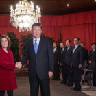 La vicepresidenta y ministra de asuntos territoriales, Soraya Sáenz de Santamaría, este jueves con el presidente de China, Xi Jinping.-DESIREE MARTIN