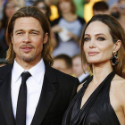 Brad Pitt y Angelina Jolie, en Los Ángeles, en enero.-MIKE BLAKE / REUTERS