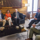 Los organizadores de la iniciativa, ayer, antes de su presentación.-ISRAEL L. MURILLO