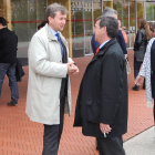 Lacalle y Rico conversaban ayer en un aparte después de que el alcalde desposeyese a Gómez de sus cargos.-ISRAEL L. MURILLO