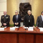 María Ángeles Herrera junto a Jorge Zorita, Roberto Saiz, Fidel Herráez, Santiago Bello y Alfonso Martín durante la presentación de su libro en el Arzobispado.-RAÚL G. OCHOA