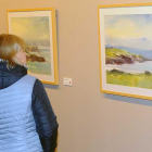 La muestra brinda un abanico de estilos y temáticas como estas vistas de la costa irlandesa firmadas por Maite Unzurrunzaga.-Israel L. Murillo
