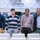 El director técnico de Bureba Ebro (segundo por la derecha) junto a dos socios de la cooperativa y el gerente de la Fundación Caja Rural, Ángel Garzón (dcha).-RAÚL G. OCHOA