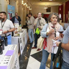 El Teatro Principal abrió sus puertas para acoger las degustaciones de vino en su vestíbulo.-RAÚL OCHOA