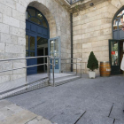 imagen de la rampa de acceso al Teatro Principal.-SANTI OTERO
