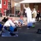 Polémica en Bélgica por el vídeo de niños con disfraz de musulmán con explosivos.-REDES SOCIALES (EFE)