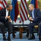 l presidente de Estados Unidos, Barack Obama, y su homólogo ruso, Vladimir Putin, en un encuentro en el Reino Unido en el 2013.-AFP / JEWEL SAMAD E