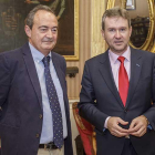 Izquierdo y Lacalle momentos antes de comenzar su reunión.-SANTI OTERO