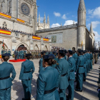 Celebración del Día del Pilar, patrona de la Guardia Civil, en la plaza del Rey San Fernando de Burgos. SANTI OTERO