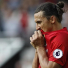 -REUTERS / CARL RECINE