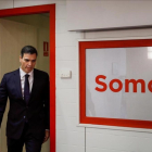 Pedro Sánchez comparece el pasado martes en la sede del PSOE, tras reunirse con Mariano Rajoy.-/ PERIODICO (EFE / EMILIO NARANJO)