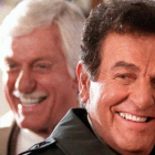 El malogrado Mike Connors, protagonista de 'Mannix', con Dick Van Dyke, en 'Diagnóstico: asesinato'.-