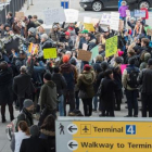 Manifestación en el aeropuerto JFK de Nueva York contra el cierre de fronteras.-AFP