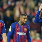 Piqué (derecha) se lamenta junto a Boateng y Rakitic. /-AFP