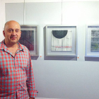 El artista burgalés reúne hasta el día 14 obras de pequeño formato en su exposición ‘Micropaisaje’.-ECB