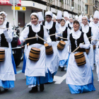 Cabeza del grupo de barriles que participa en la tradicional tamborrada con motivo del día de San Sebastián.-CENTRO BURGALÉS EN SAN SEBASTIÁN