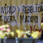 Un grafiti en contra del Gobierno del presidente Nicolas Maduro en una calle de Caracas Venezuela.-EFE LEONARDO MUNOZ